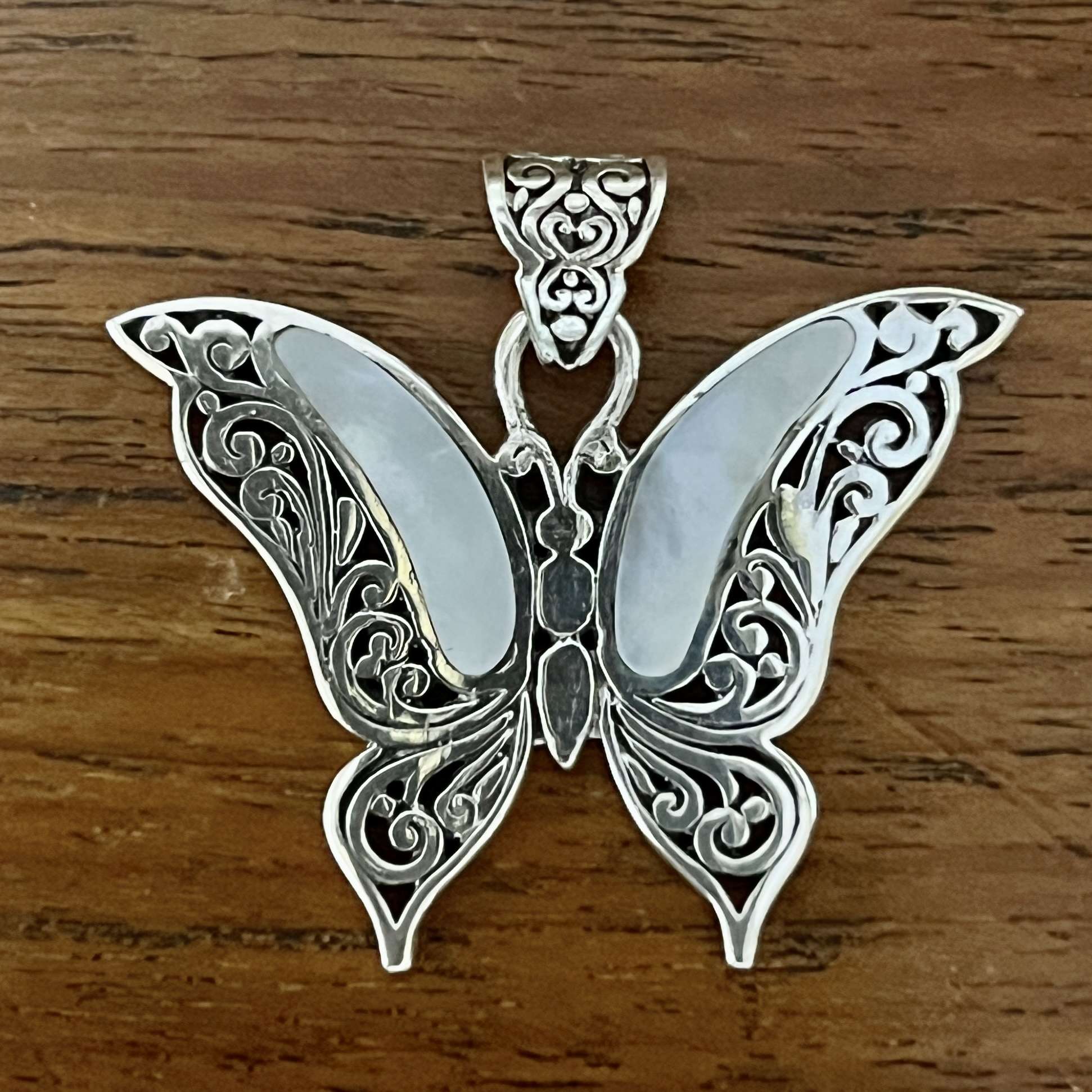 (HANDMADE 925 BALI BUTTERFLY STERLING SILVER FILIGREE PENDANTS WITH MOTHER OF PEARL)